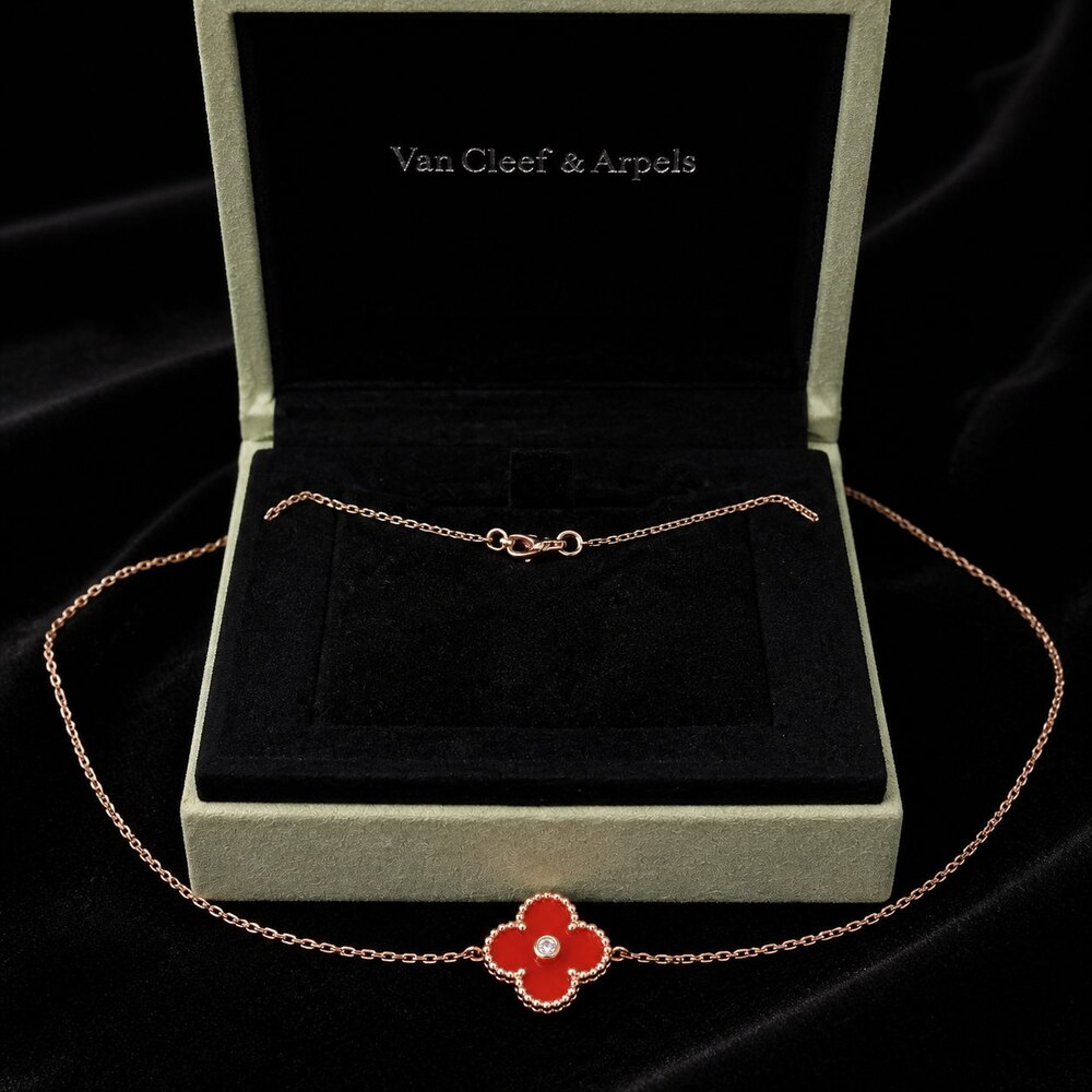 Van Cleef & Arpels Elegant Signature Necklace Style 11 | New with Box - Picture 7 of 9